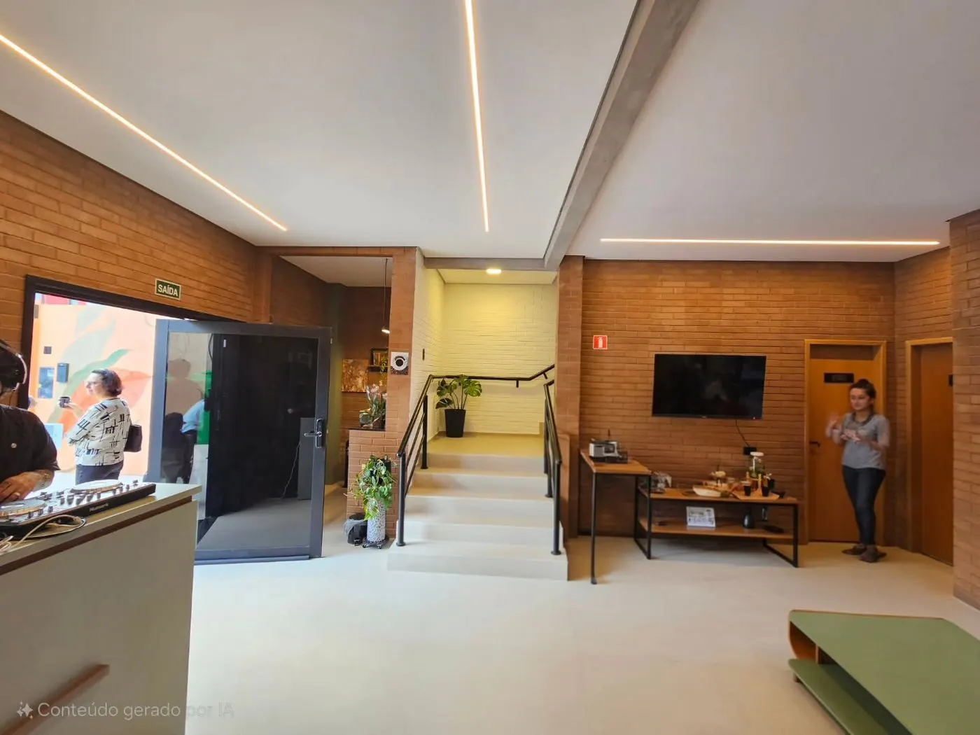 Recepção recebendo mobiliário na entrega da obra
